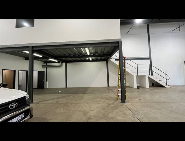 246M² WAREHOUSE TO LET IN MEADOWDALE